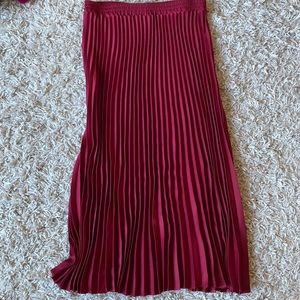 Red pleated medium ‘a new day’ elastic waist band skirt!